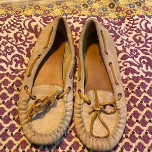 Lucky Brand 🍀 moccasins tan suede size 9.